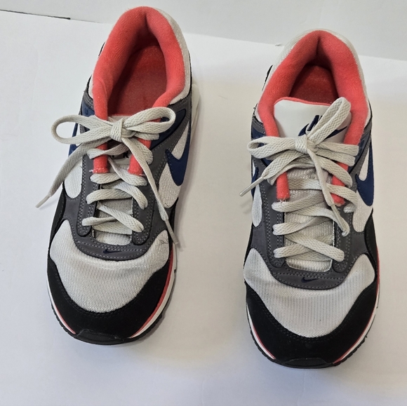 Nike Women's Sneakers - Gray, Blue, and RedSize: Women's US 8.5 / UK 6 / EUR 40 - Picture 2 of 9